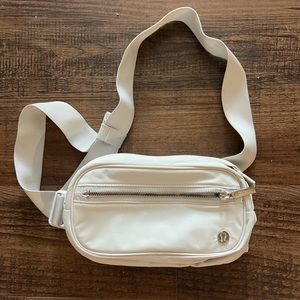Lululemon Wunderlust Belt Bag in Vapour